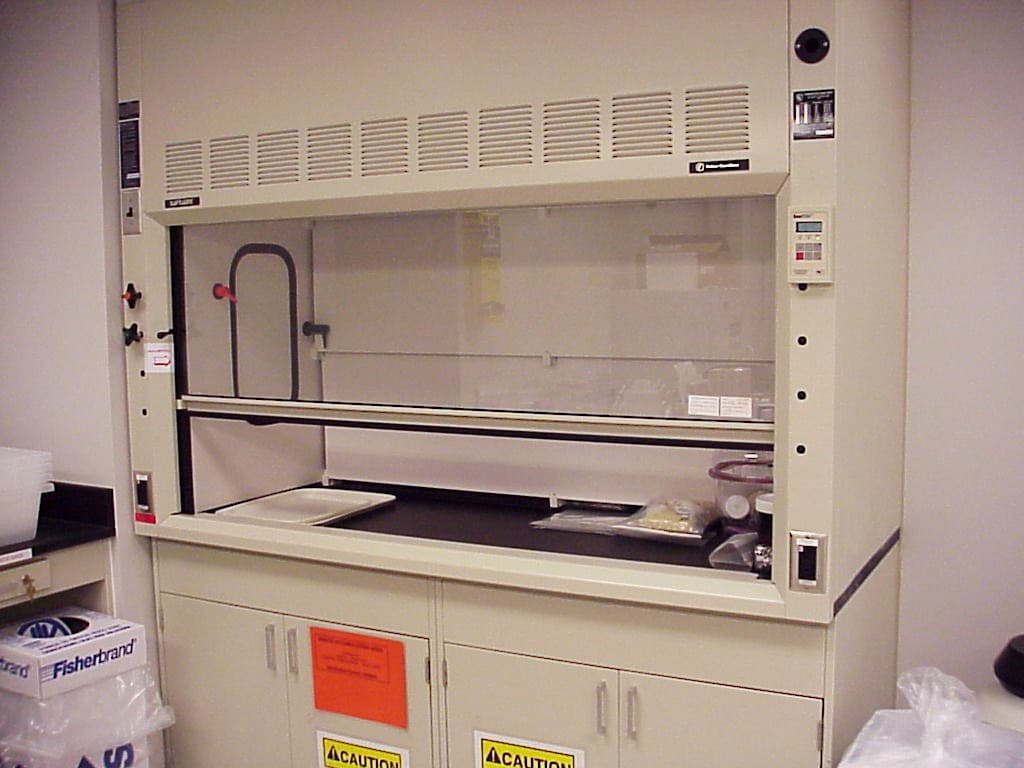 Fume Hoods & Garment Cubicle